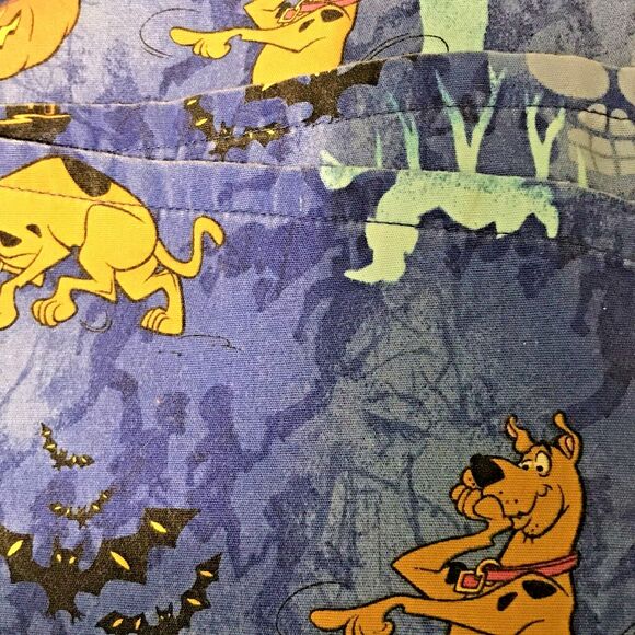 Scooby Doo Scared Silly Scrub Top Women’s S Blue Short Sleeve V-Neck 4 Pockets - Picture 6 of 11